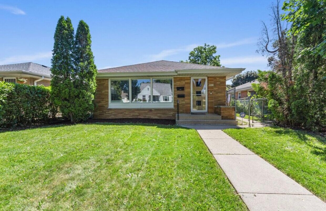 Primary Photo - 3908 N 82nd St