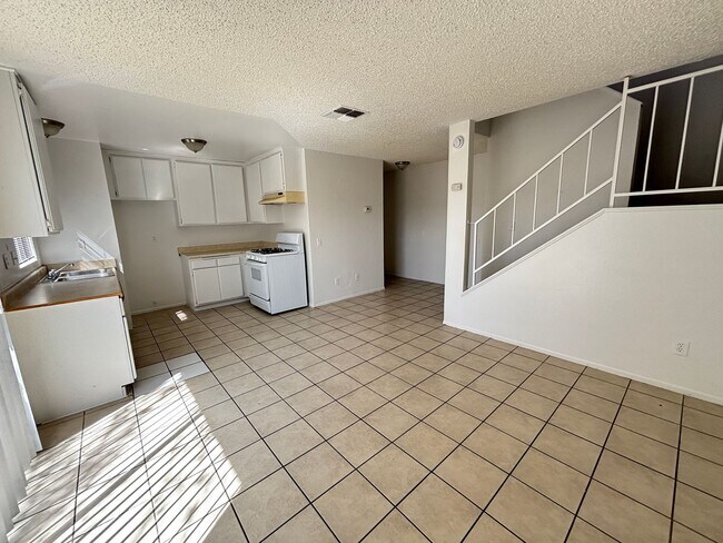 Foto del edificio - East Palmdale Townhouse