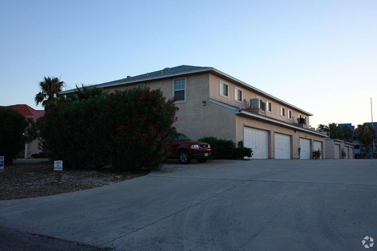 Building Photo - 14439-1-14439-13 Compass St