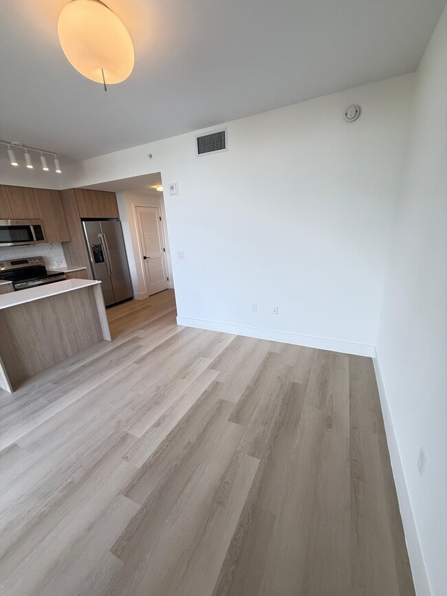 Building Photo - 2533 NE 183rd St