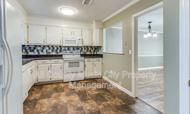 Foto del edificio - 755 E Northfield Blvd