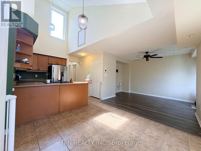 Building Photo - 588 Shoreline Dr