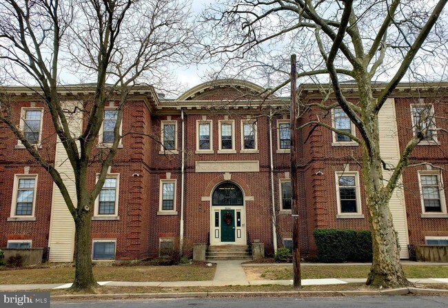 Building Photo - 2634 N Center St