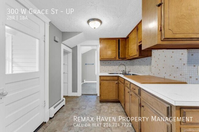 Foto del edificio - 300 W Grace St. Bedford, OH - Spacious 2 b...