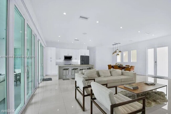 Building Photo - 4 br, 3 bath House - 11315 SW 43rd Ln Fl 3...