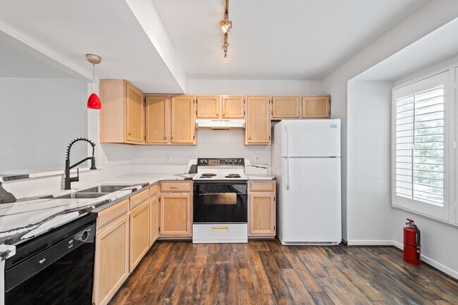 Building Photo - 12021 Shore View Dr