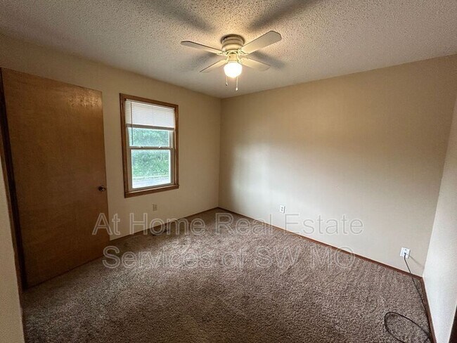 Building Photo - 459 W Grand St