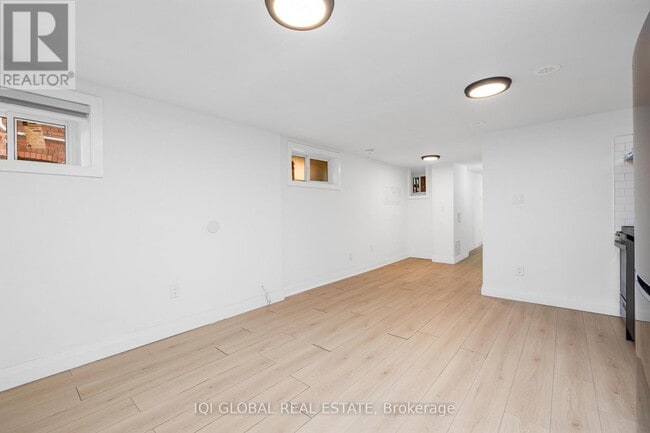 Building Photo - 633 Ossington Ave