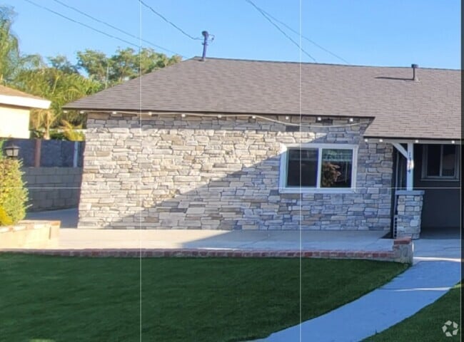 Building Photo - 1374 Villa St