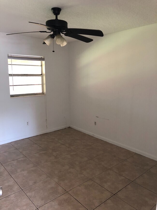 Foto del edificio - 1360 Carlton Ct.