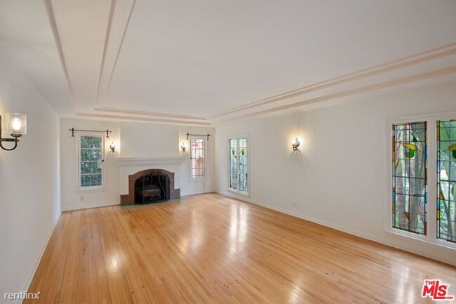 Building Photo - 3 br, 2 bath Condo - 1118 S Orange Grove Ave