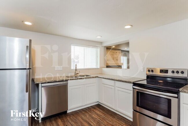 Foto del edificio - 1615 W Bluefield Ave