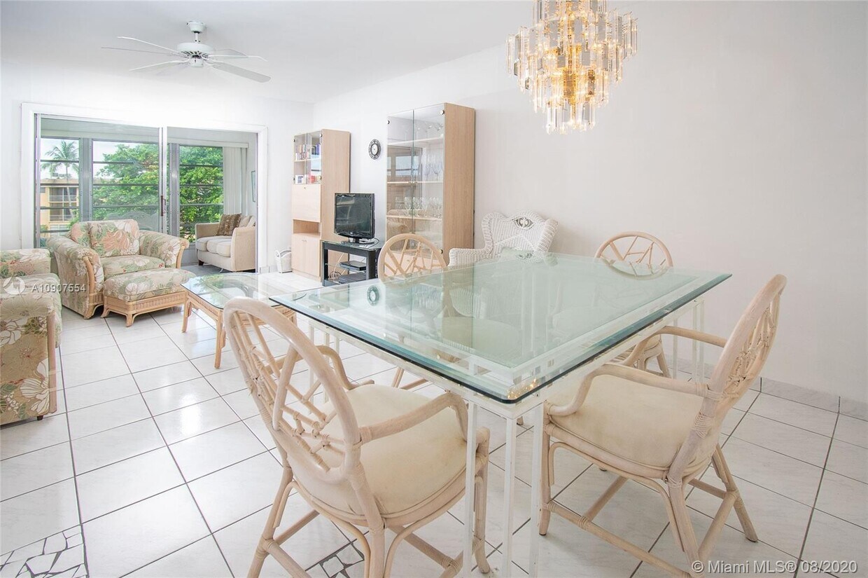 Foto principal - 5001 W Oakland Park Blvd