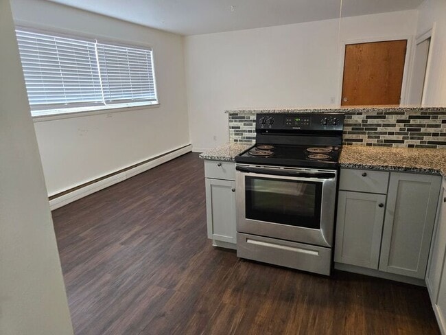 Building Photo - 6541 2nd St NE