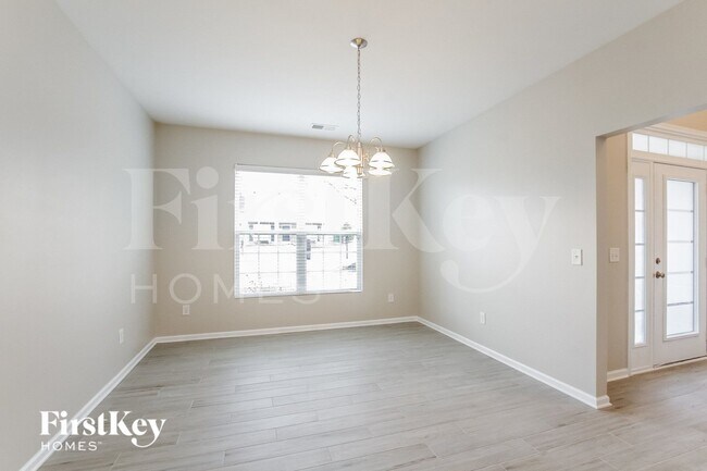 Foto del edificio - 9808 Loughlin Ln