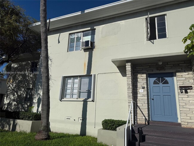 Foto del edificio - 8340 Crespi Blvd