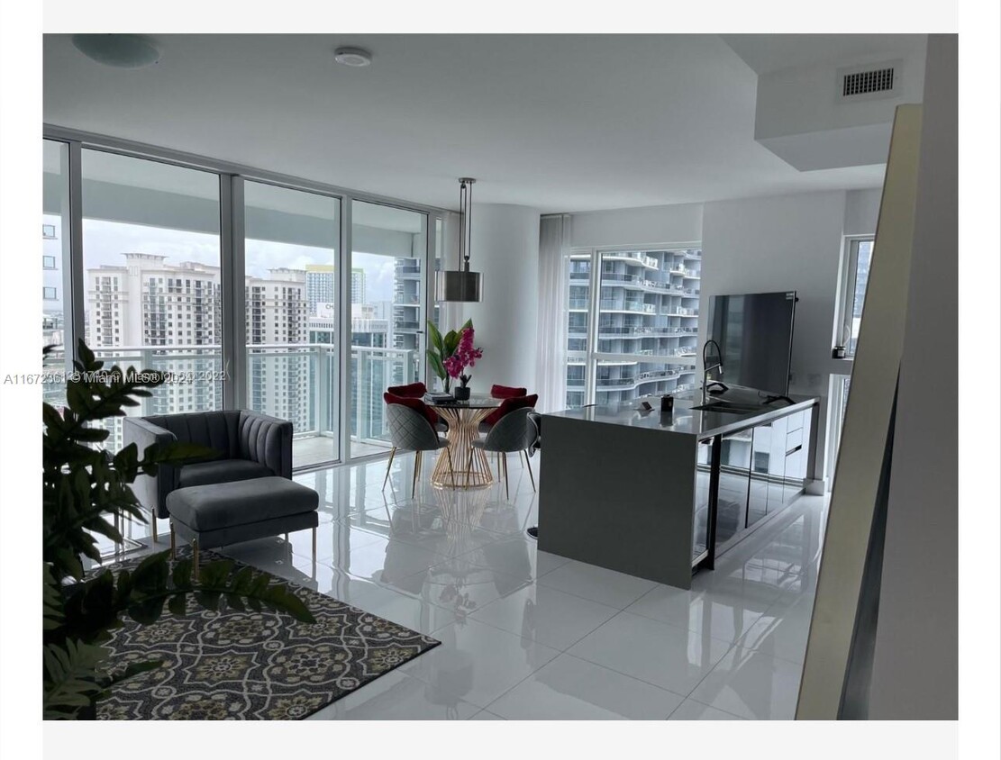 Foto principal - 1080 Brickell Ave