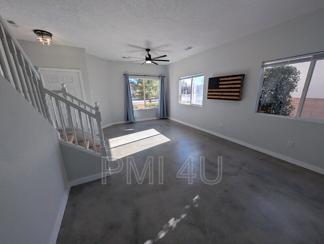 Building Photo - 7105 Casa Elena Dr NE