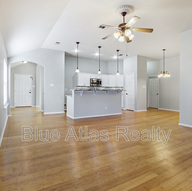 Building Photo - 542 Hickory Ln