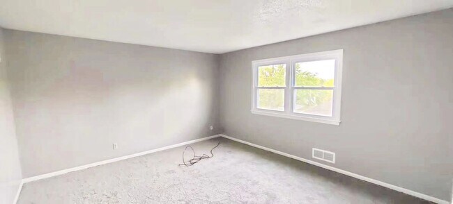 Building Photo - Corner Lot, Fenced yard, Large Master Suite