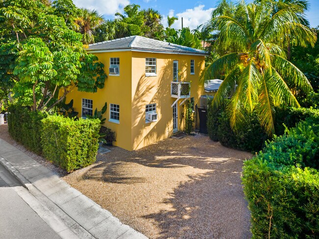 Building Photo - 216 Oleander Ave