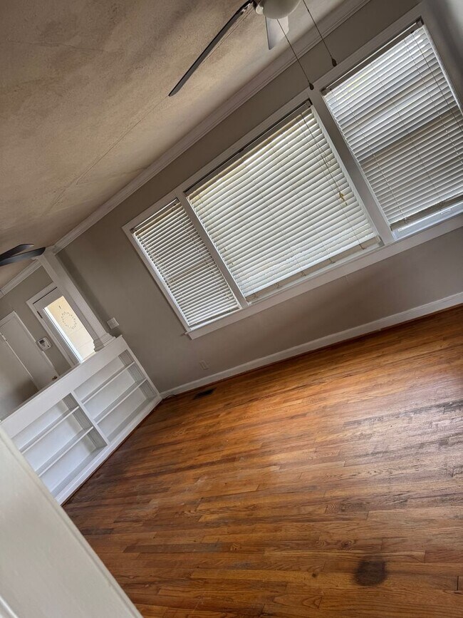 Foto del edificio - 320 W 41st St