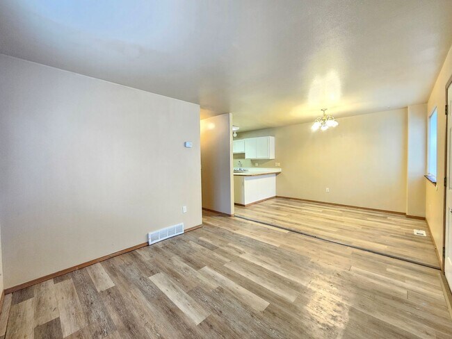 Foto del edificio - 407 E 8th Ave