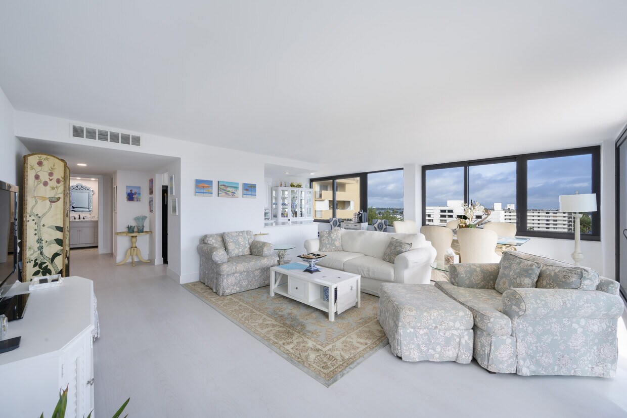 Primary Photo - 3589 S Ocean Blvd