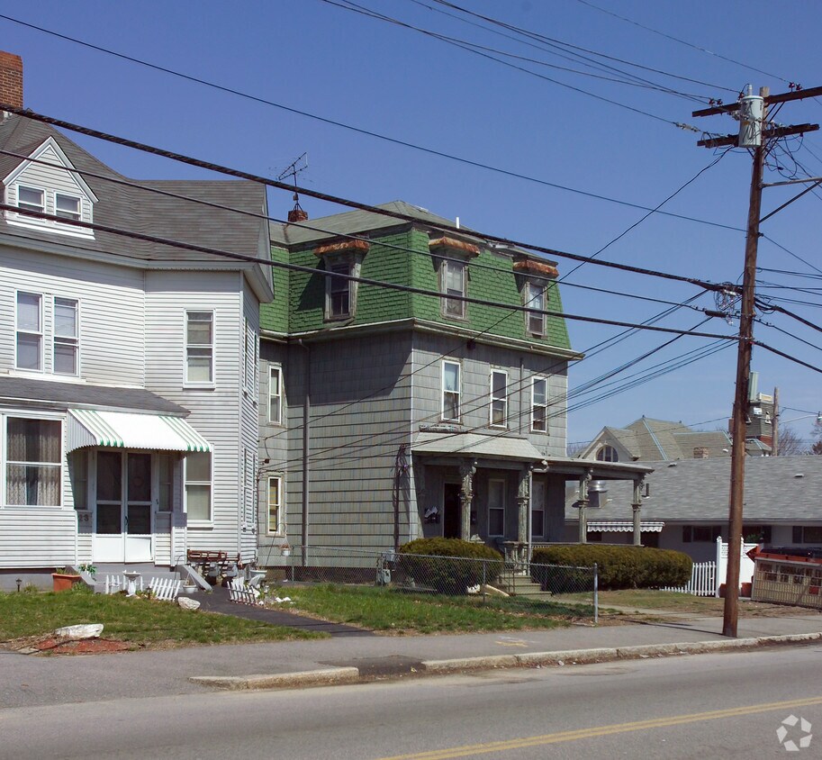 17 W Britannia St, Taunton, MA 02780 Apartments in Taunton, MA