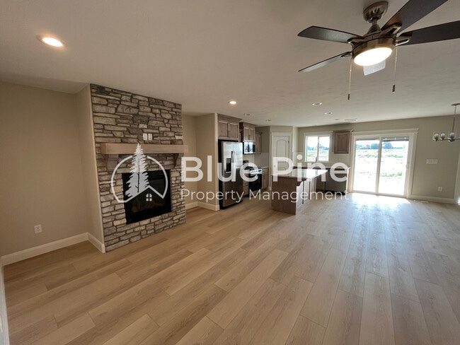Building Photo - 6360 Ender Ln