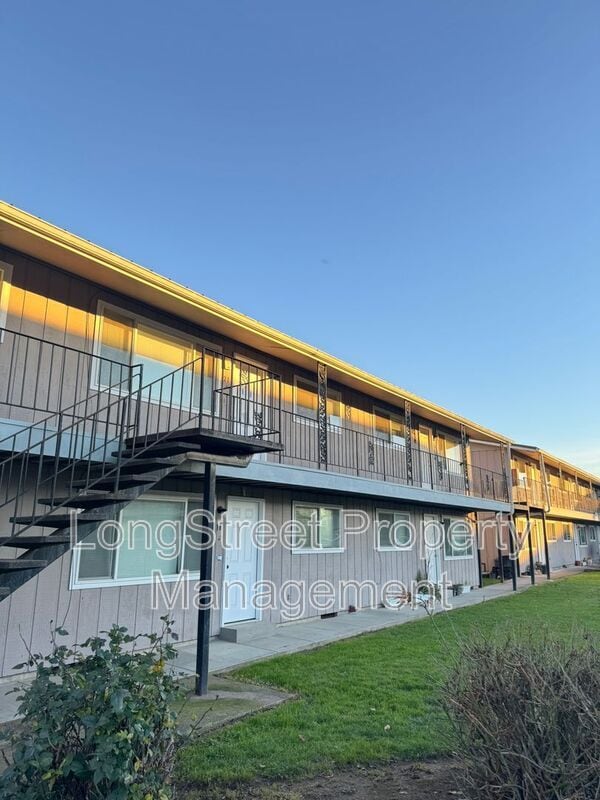 Foto del edificio - 970 NW Garfield Ave