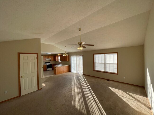 Foto del edificio - Willard 3 bed 2 bath at a great price -