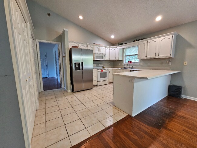 Foto del edificio - 115 Wilde Brook Dr