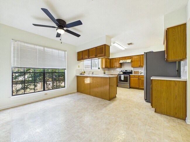 Foto del edificio - 814 Lochnell Dr