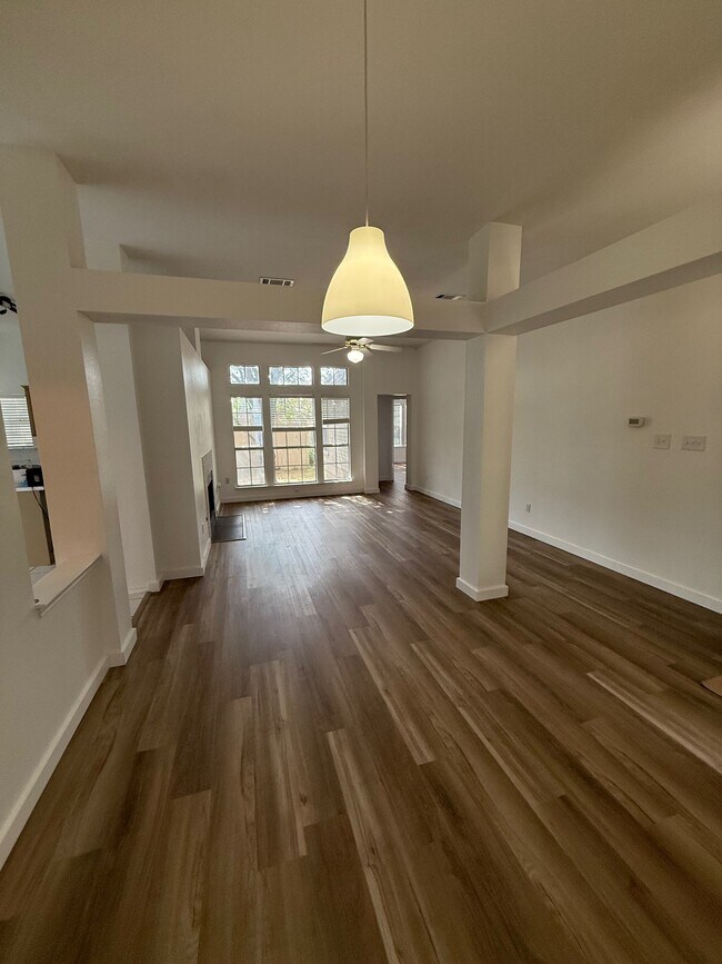Foto del edificio - 1608 Parkwood Dr