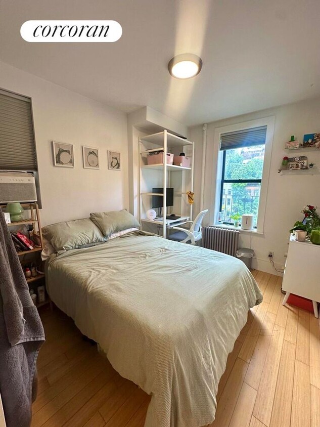 Foto principal - 326 W 47th St