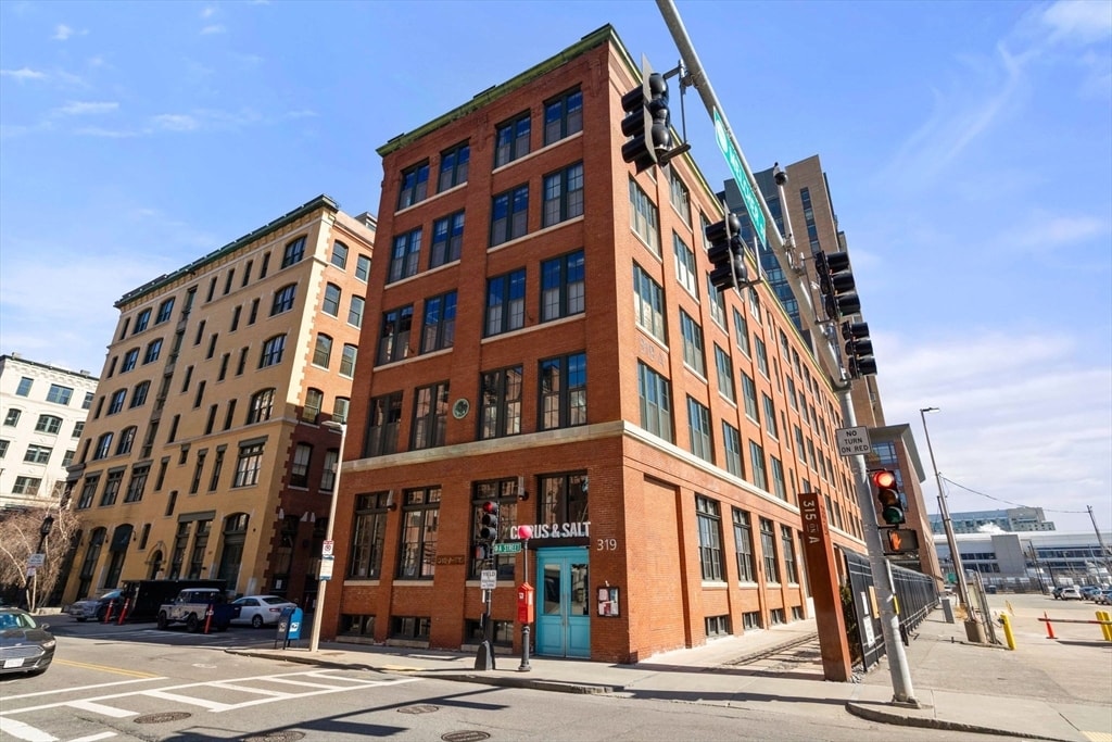 Primary Photo - 319 A St