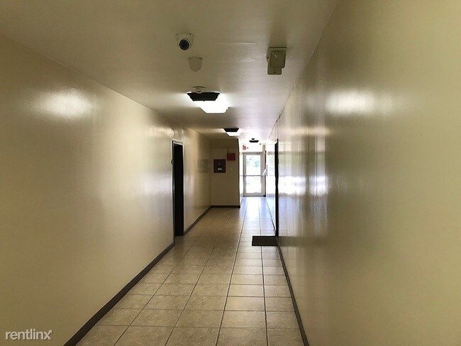 Building Photo - 836 SW 6th St