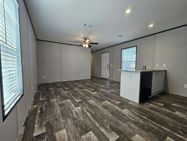 Building Photo - 1050 Myakka Dr