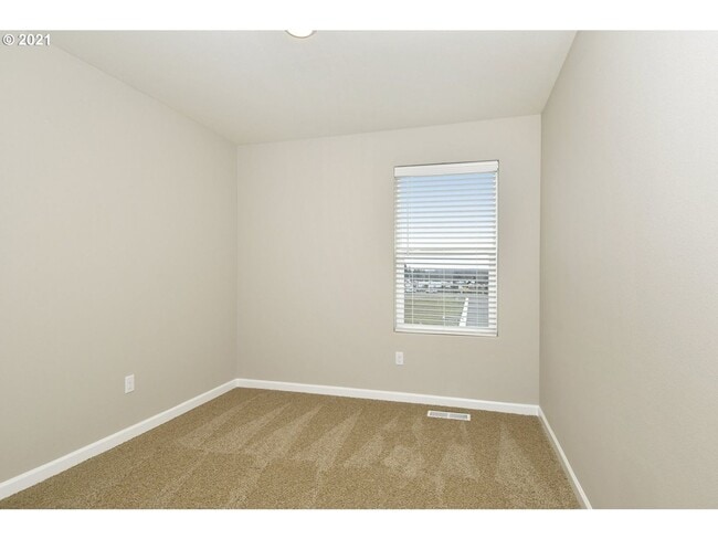 Building Photo - For rent