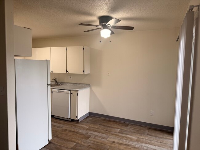 Building Photo - S815 - Star Apartments