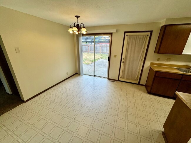 Building Photo - Pet-Friendly House In South Corvallis