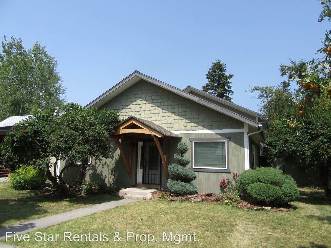 Primary Photo - 4 br, 2 bath House - 1028 E. 3rd Street