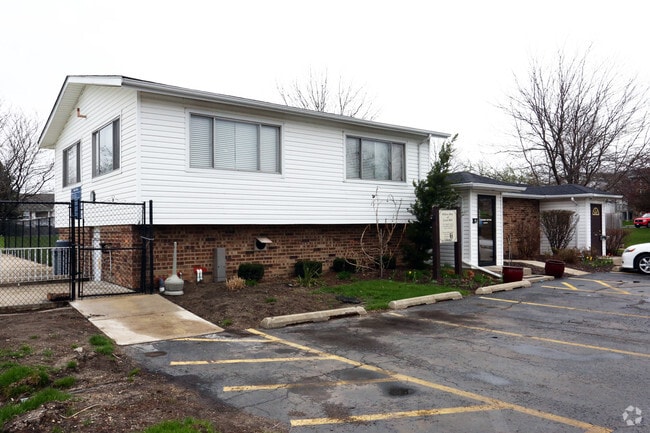 office building - Willow Run of Crest Hill