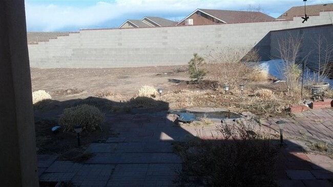 Building Photo - 2 Romans Pl