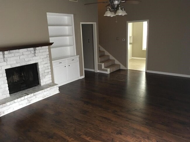 Foto del edificio - 5750 Townhouse Ln