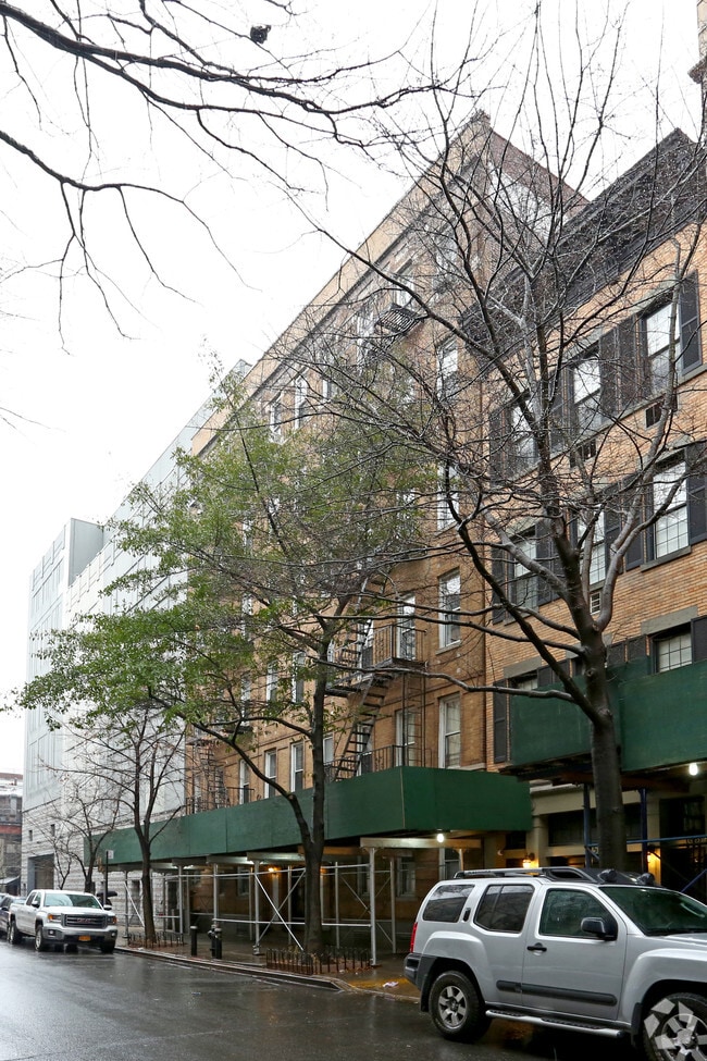Building Photo - 261 W 22nd St