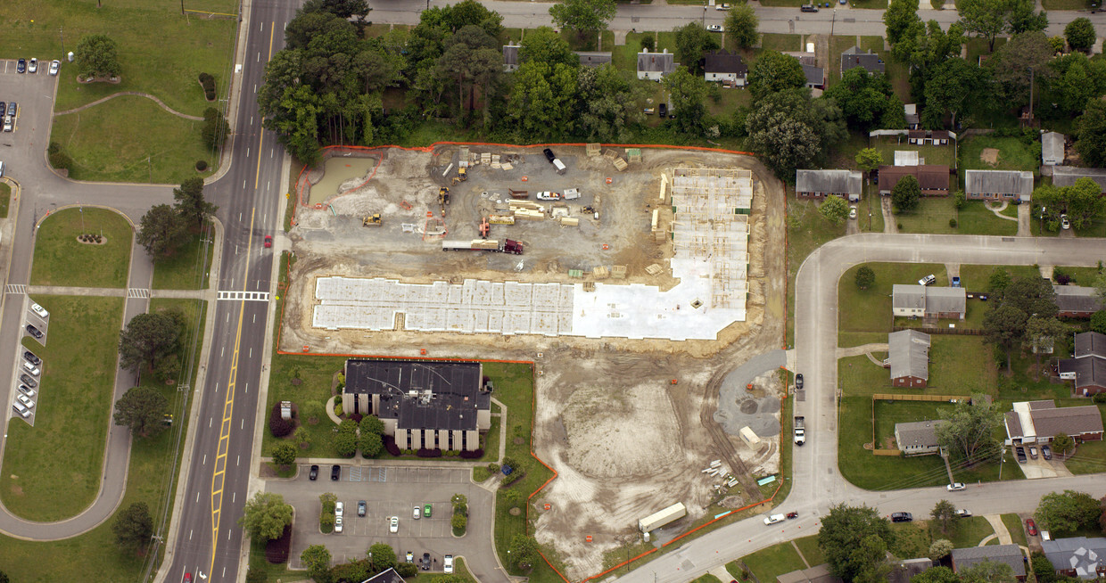 Primary Photo - 801 Main Senior Apartments