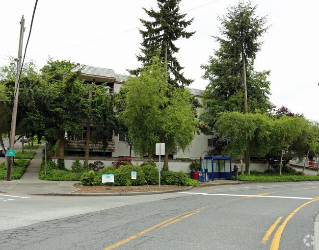 Building Photo - 4345 32nd Ave W
