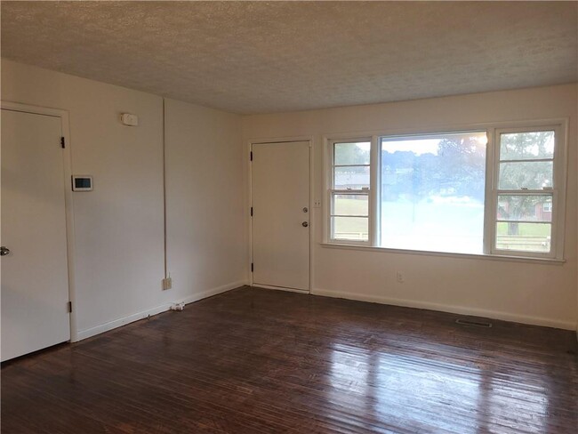Building Photo - 873 Ell St